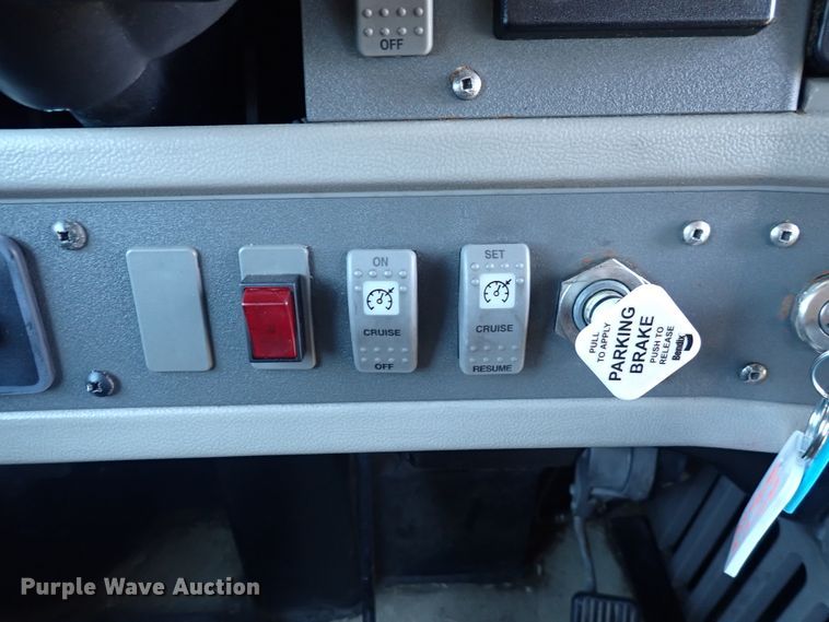 image for item DN2117 2007 Thomas  coach bus