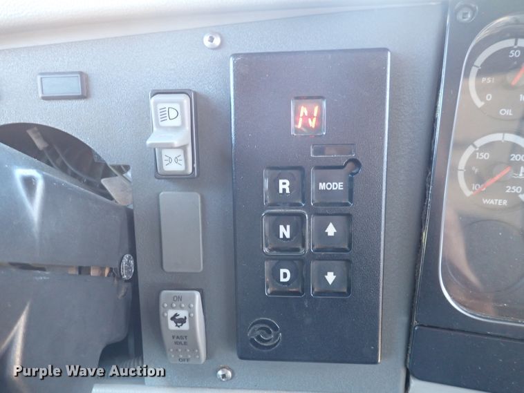 image for item DN2117 2007 Thomas  coach bus