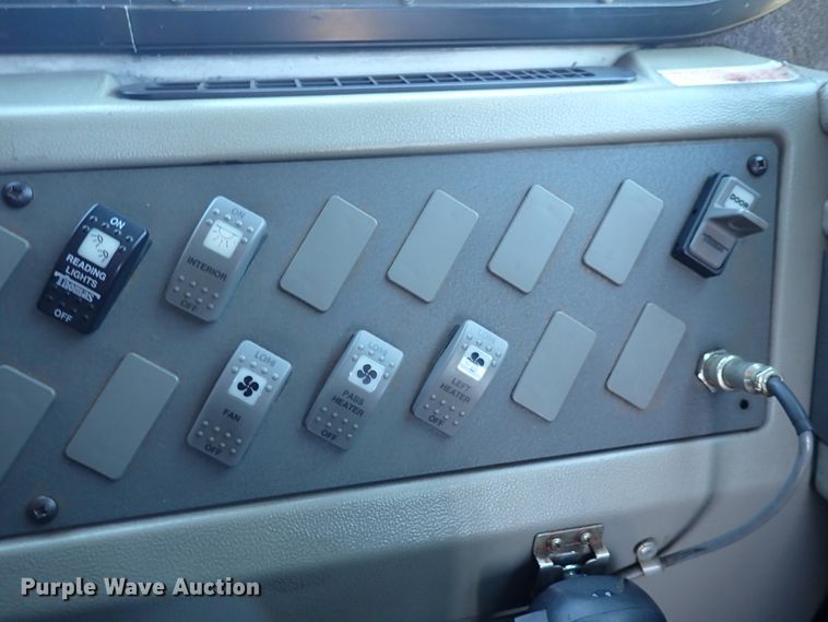 image for item DN2117 2007 Thomas  coach bus