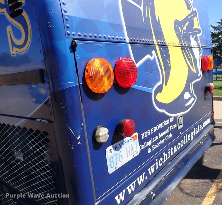 image for item DN2117 2007 Thomas  coach bus