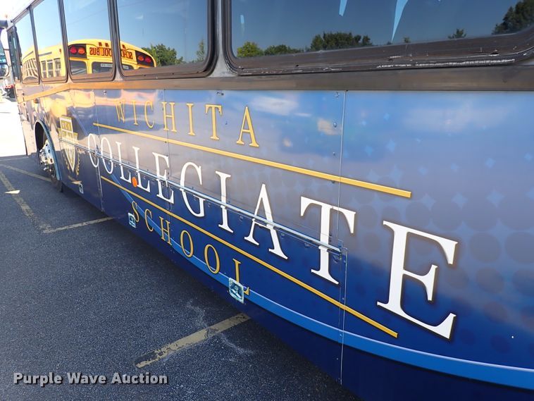 image for item DN2117 2007 Thomas  coach bus