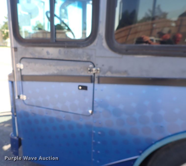 image for item DN2117 2007 Thomas  coach bus