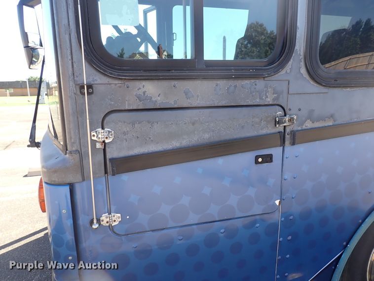 image for item DN2117 2007 Thomas  coach bus