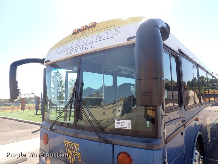 image for item DN2117 2007 Thomas  coach bus