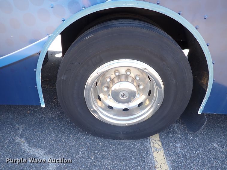 image for item DN2117 2007 Thomas  coach bus