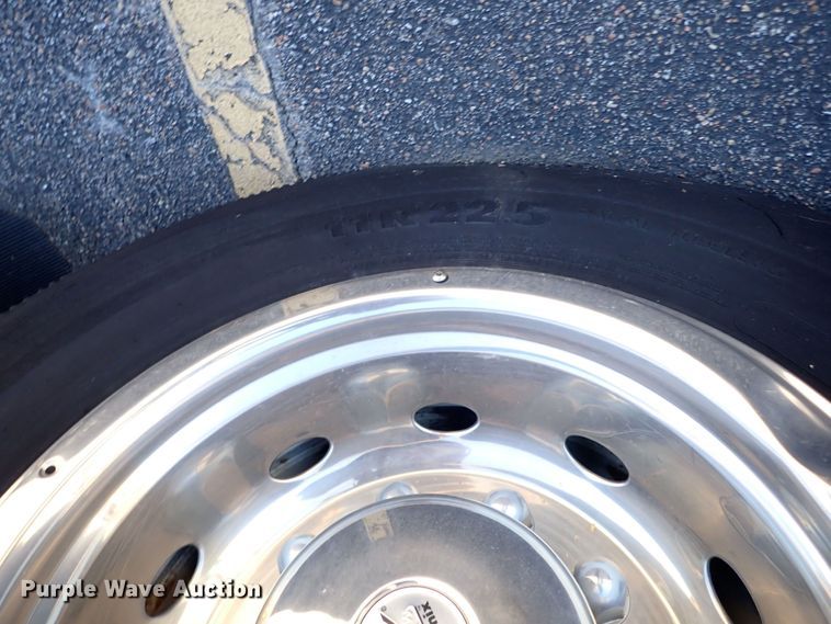 image for item DN2117 2007 Thomas  coach bus