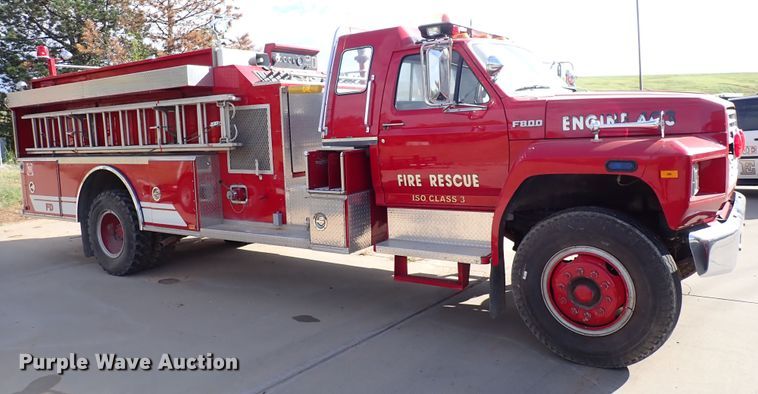 image for item DN2129 1990 Ford F800  pumper fire truck