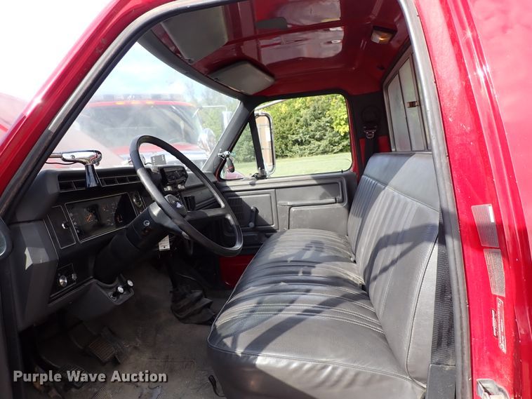 image for item DN2129 1990 Ford F800  pumper fire truck