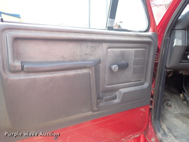 image for item DN2129 1990 Ford F800  pumper fire truck