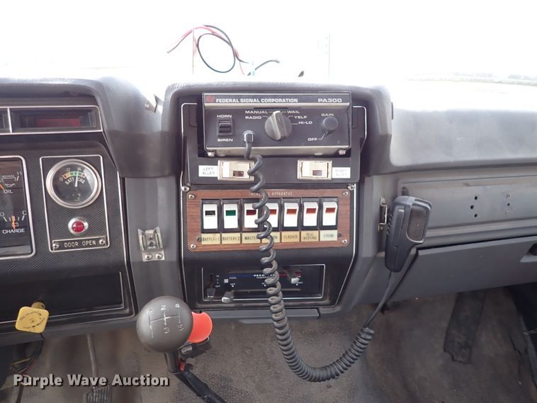 image for item DN2129 1990 Ford F800  pumper fire truck