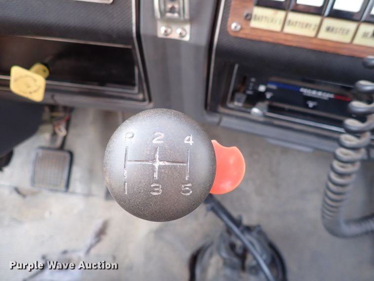 image for item DN2129 1990 Ford F800  pumper fire truck