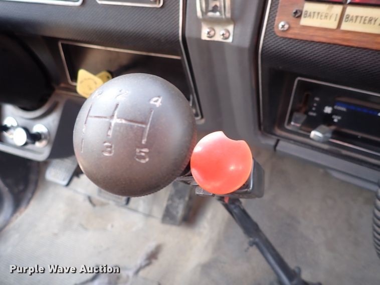 image for item DN2129 1990 Ford F800  pumper fire truck