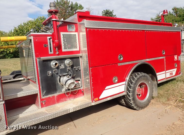 image for item DN2129 1990 Ford F800  pumper fire truck