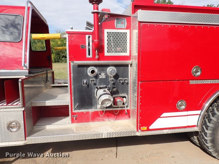 image for item DN2129 1990 Ford F800  pumper fire truck