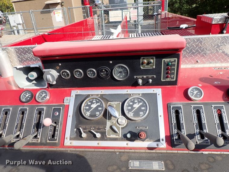 image for item DN2129 1990 Ford F800  pumper fire truck