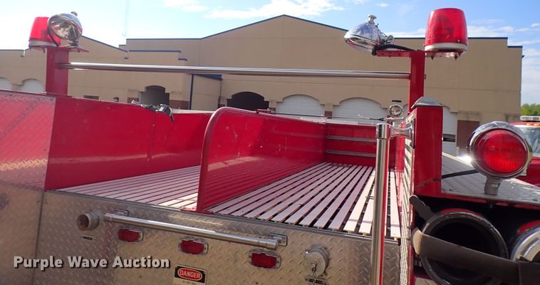image for item DN2129 1990 Ford F800  pumper fire truck
