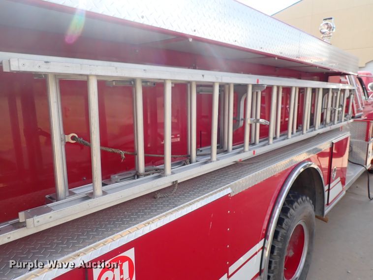 image for item DN2129 1990 Ford F800  pumper fire truck