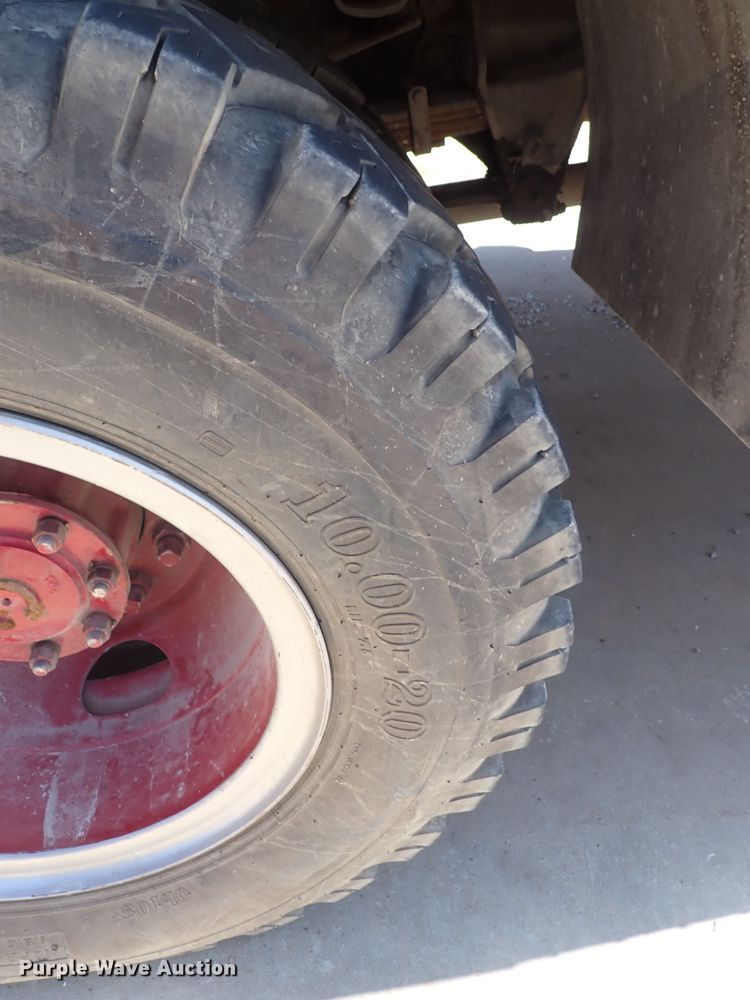 image for item DN2129 1990 Ford F800  pumper fire truck