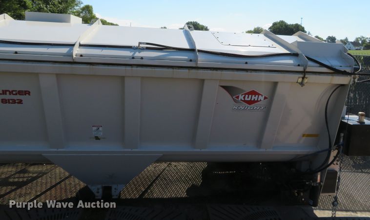 image for item DN5986 Kuhn 8132  manure spreader bed