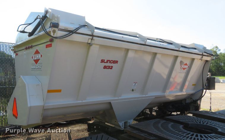image for item DN5986 Kuhn 8132  manure spreader bed