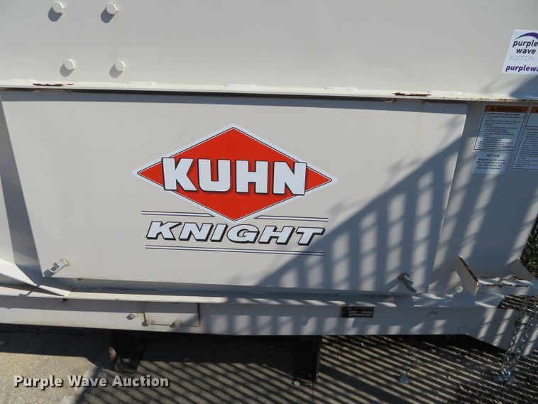 image for item DN5986 Kuhn 8132  manure spreader bed