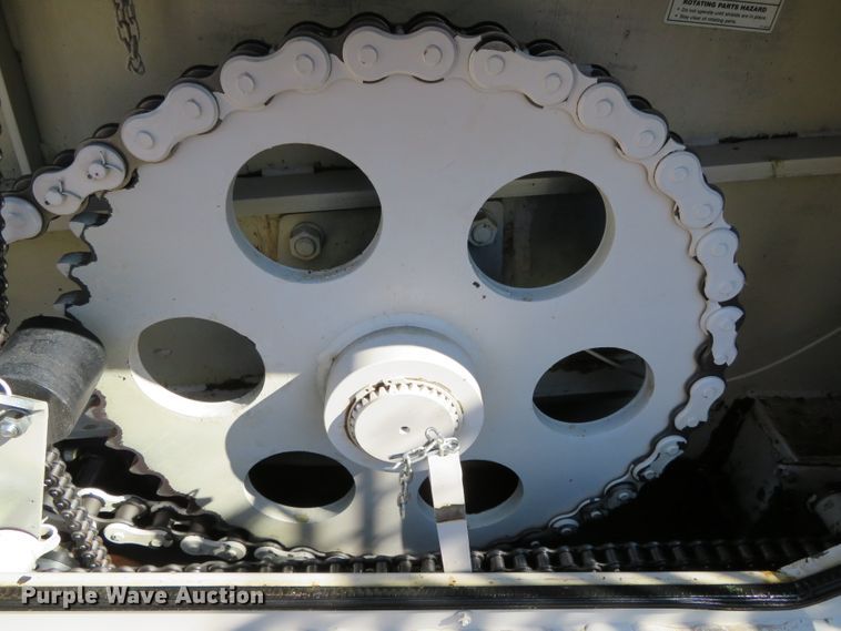 image for item DN5986 Kuhn 8132  manure spreader bed