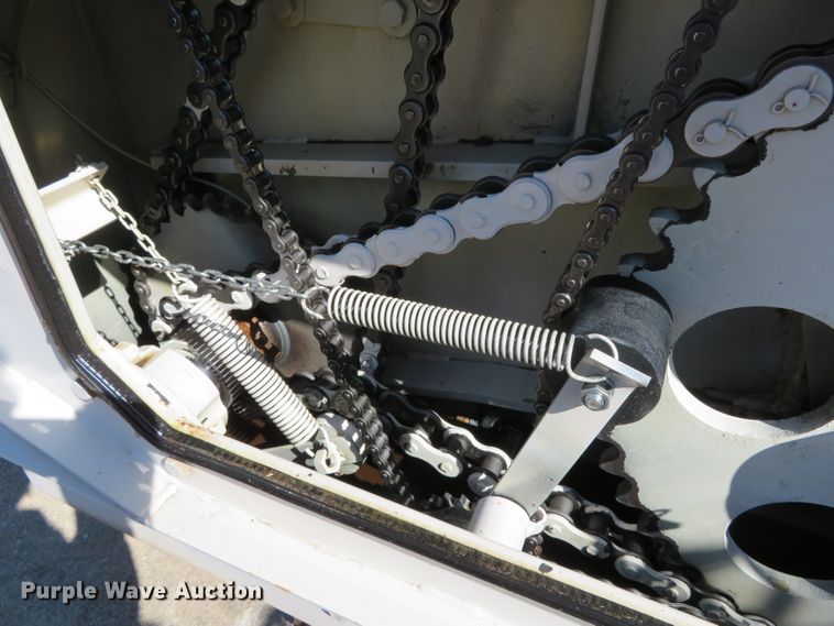 image for item DN5986 Kuhn 8132  manure spreader bed