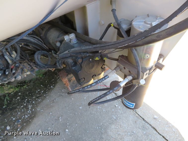 image for item DN5986 Kuhn 8132  manure spreader bed