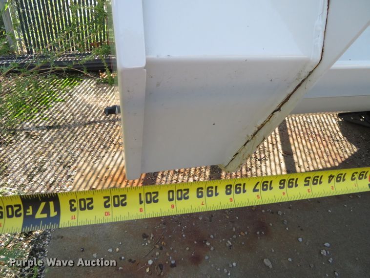 image for item DN5986 Kuhn 8132  manure spreader bed