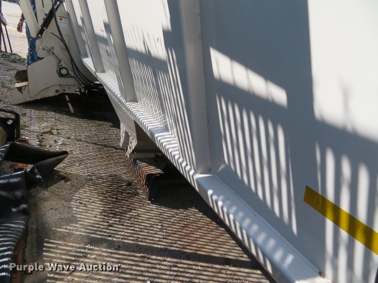 image for item DN5986 Kuhn 8132  manure spreader bed