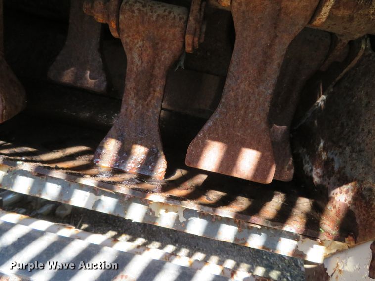 image for item DN5986 Kuhn 8132  manure spreader bed