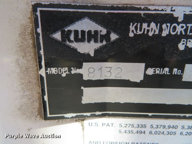 image for item DN5986 Kuhn 8132  manure spreader bed
