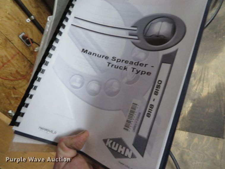 image for item DN5986 Kuhn 8132  manure spreader bed