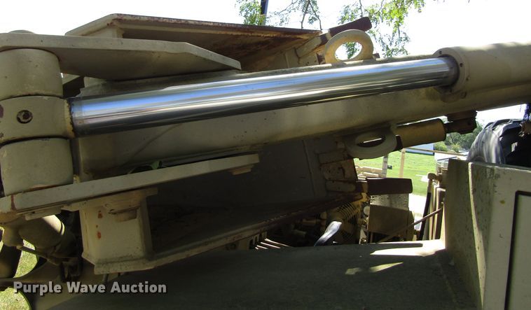 image for item EV9307 2005 Freightliner Unimog  wheeled emplacement excavator