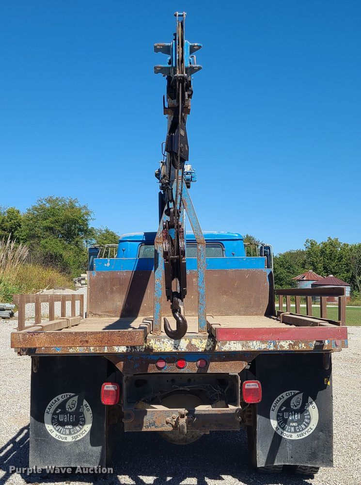 image for item IC9990 1985 International 1654  crane truck