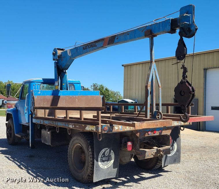 image for item IC9990 1985 International 1654  crane truck