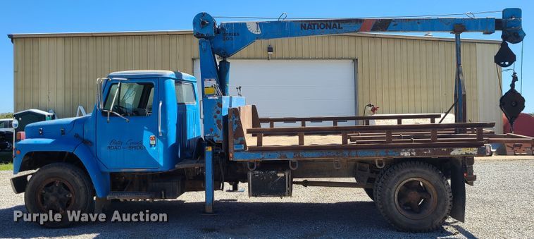 image for item IC9990 1985 International 1654  crane truck