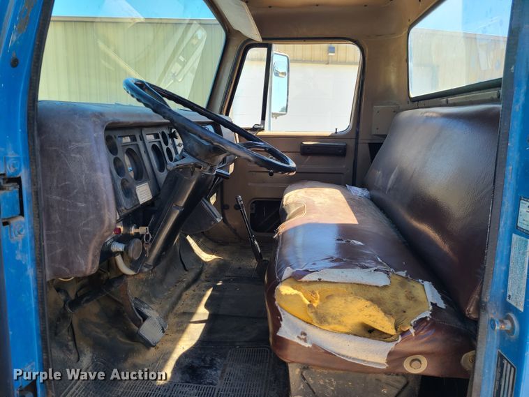 image for item IC9990 1985 International 1654  crane truck