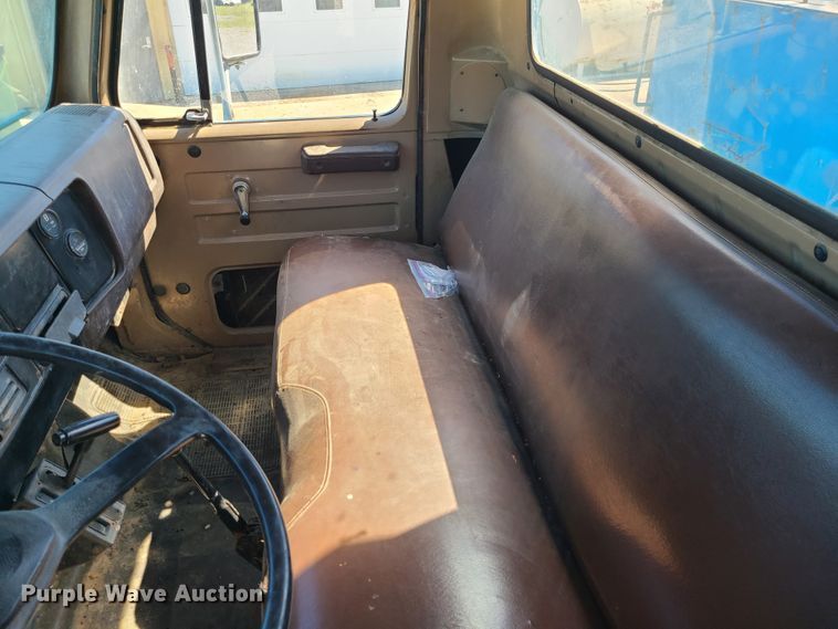 image for item IC9990 1985 International 1654  crane truck