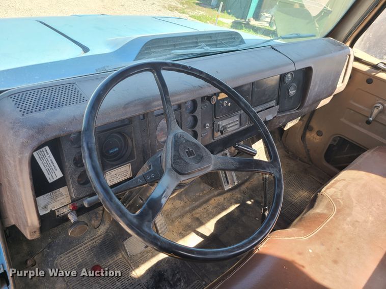 image for item IC9990 1985 International 1654  crane truck