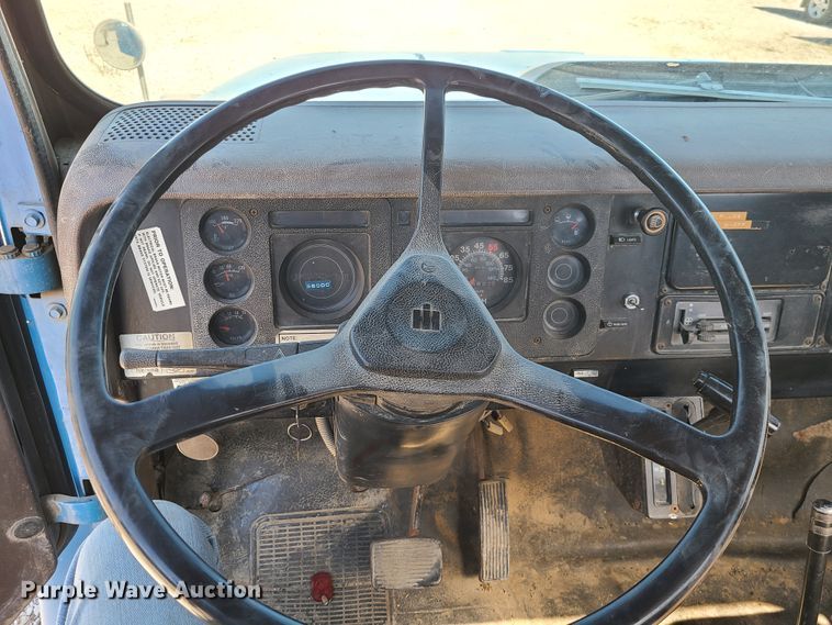 image for item IC9990 1985 International 1654  crane truck