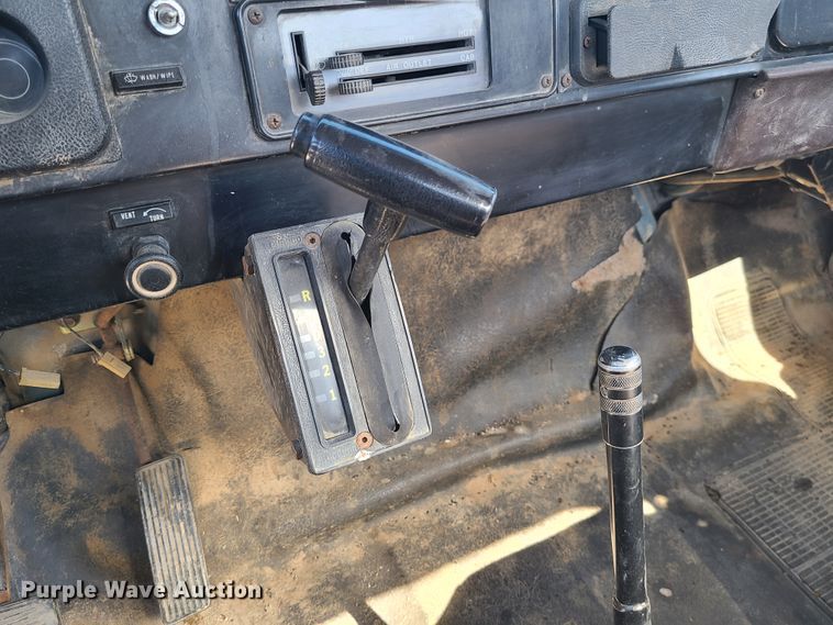 image for item IC9990 1985 International 1654  crane truck