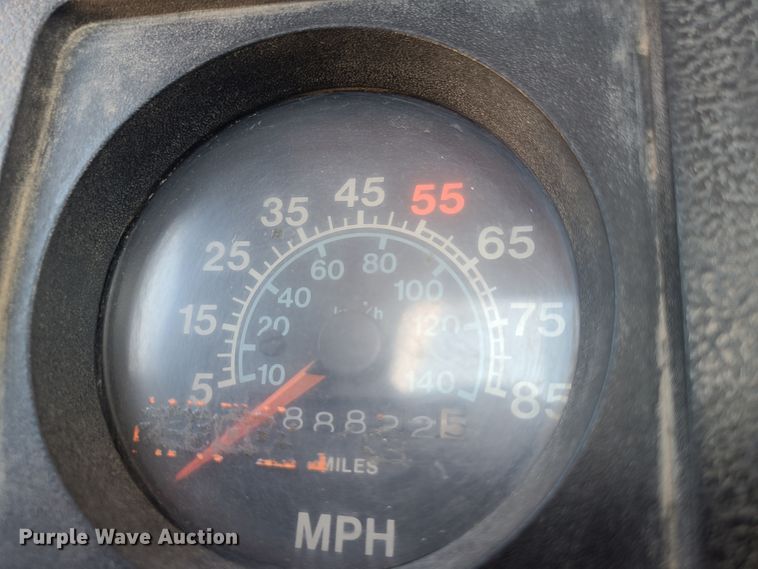 image for item IC9990 1985 International 1654  crane truck