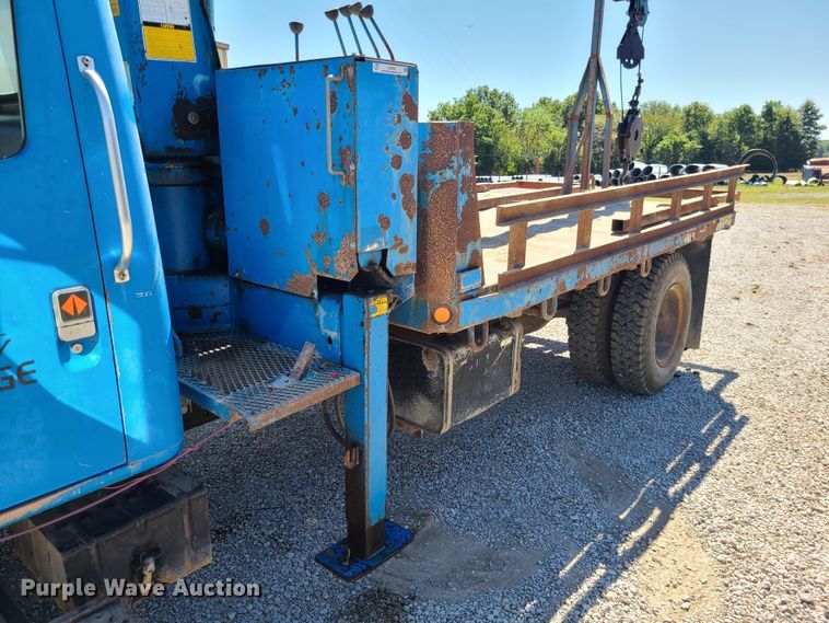 image for item IC9990 1985 International 1654  crane truck