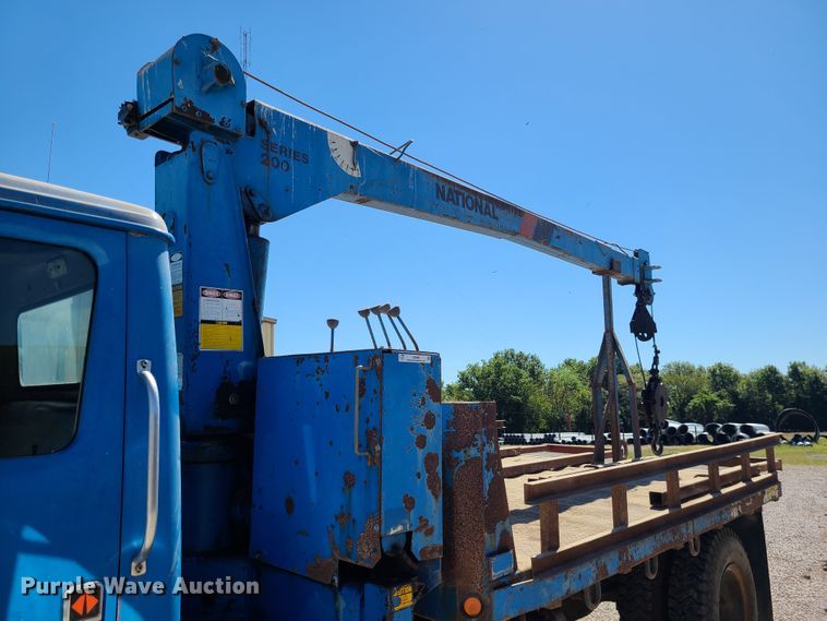 image for item IC9990 1985 International 1654  crane truck