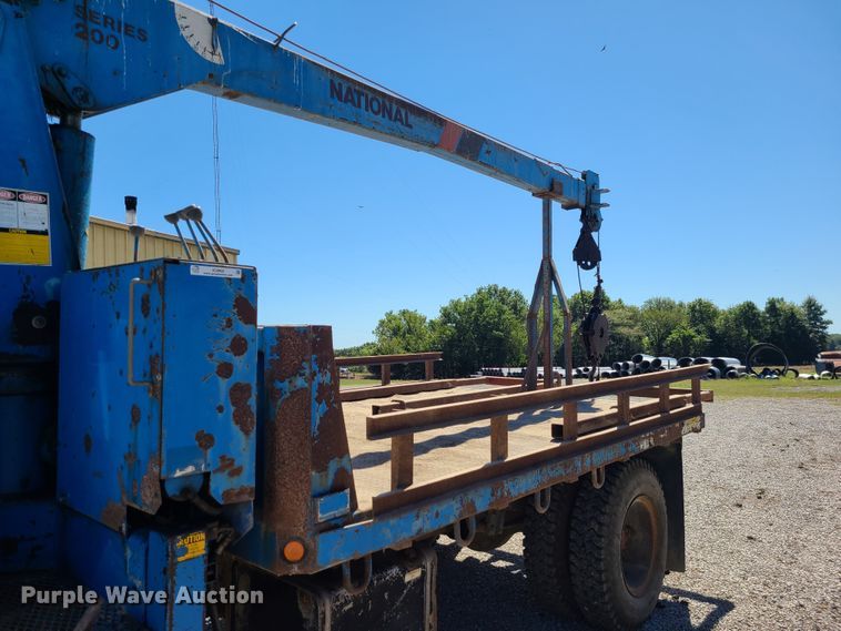 image for item IC9990 1985 International 1654  crane truck