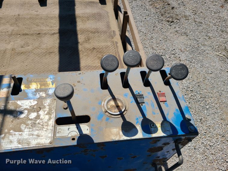 image for item IC9990 1985 International 1654  crane truck