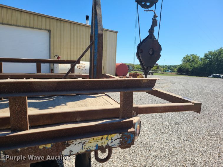 image for item IC9990 1985 International 1654  crane truck