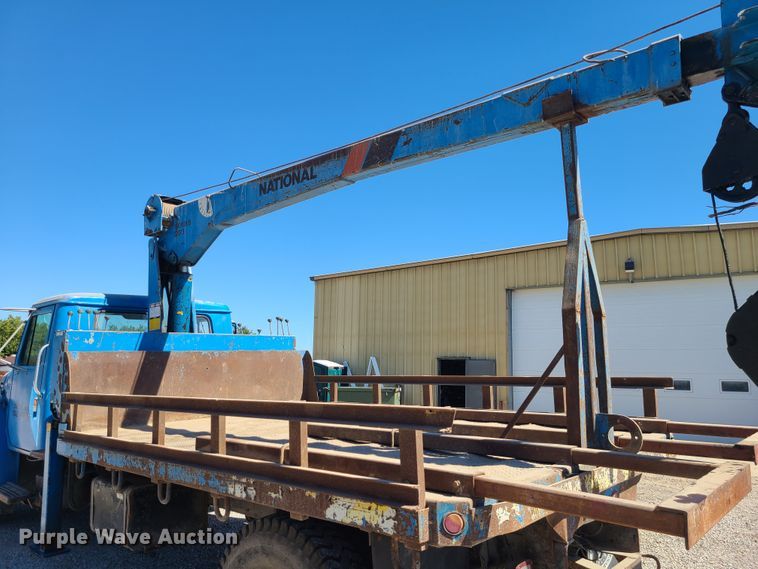 image for item IC9990 1985 International 1654  crane truck