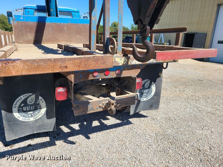 image for item IC9990 1985 International 1654  crane truck